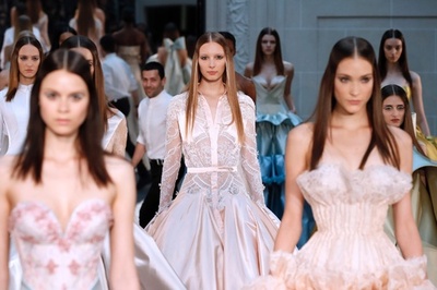 「アレクシ・マビーユ」16/17年秋冬パリ・オートクチュール