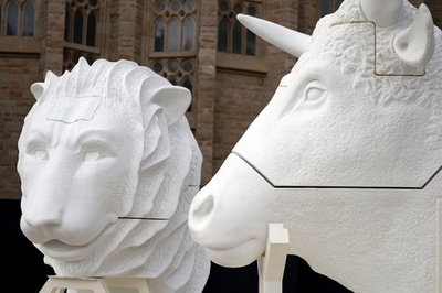 サグラダ・ファミリア 「福音史家の塔」の彫刻一部公開