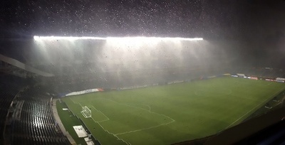 王者チリ、雷雨中断の試合制してアルゼンチンとの決勝へ