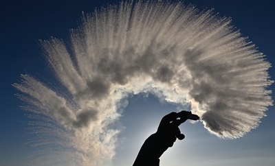 冷たい水よりもお湯の方が早く凍る「ムペンバ効果」、ドイツで再現実験