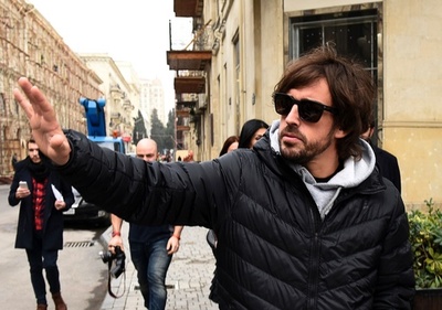 アロンソがバクー市街地コースを見学、「世界最速」と好印象