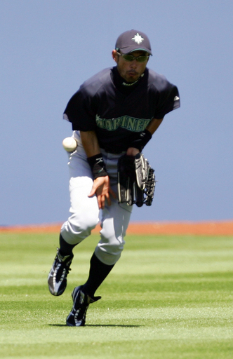 ＜07MLB オープン戦＞イチロー 2回の守備から交代 - 米国