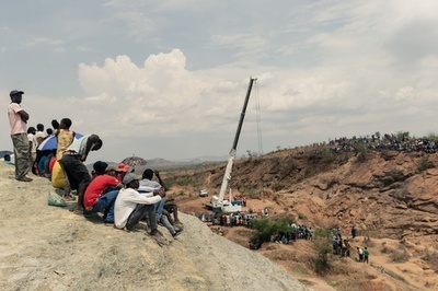 閉鎖された金鉱山で坑道崩落、個人採掘者ら40人不明か ジンバブエ