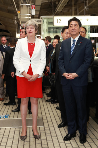 メイ英首相、22年総選挙まで続投宣言 「世界の英国」目指す