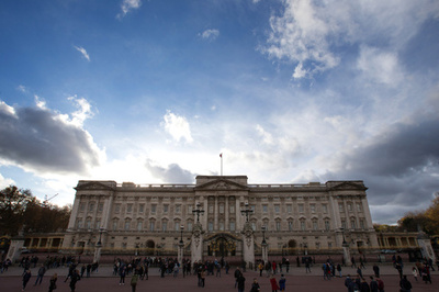 英バッキンガム宮殿の改修費用500億円、女王に負担求める声