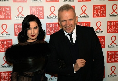 エイズ撲滅チャリティ・パーティーに、ゴルチエやカトリーヌ・ドヌーヴなど豪華ゲスト