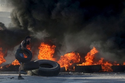 レバノン経済危機悪化、ドル市場投入の発表にもデモ収まらず