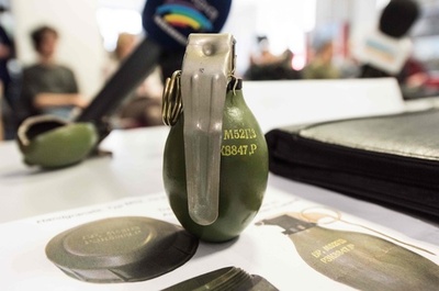 難民施設に手りゅう弾投げ込まれる ドイツ