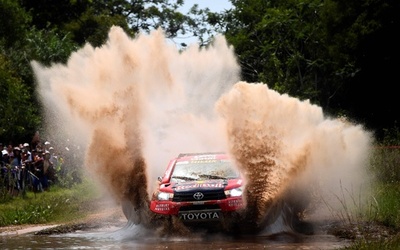 ダカールラリー開幕、アルアティアがアクシデントに遭遇も首位発進