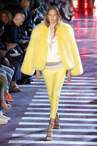 ボリュームと軽さの絶妙なバランス、「アレクサンドル・ボーティエ」14/15年秋冬オートクチュール