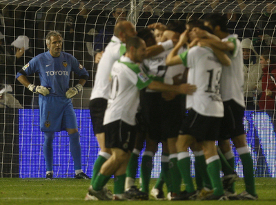 ラシン ホームでバレンシアに勝利