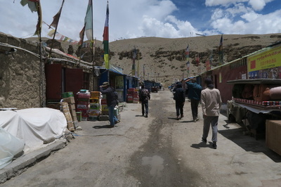 中国、伝統的な国境貿易拠点が再開