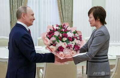 プーチン氏、安倍昭恵さんと面会　モスクワの大統領府で