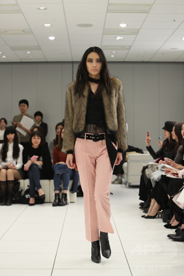 ユニクロの「カリーヌ･ロワトフェルド」コレクションに注目