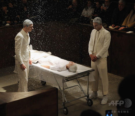 死者の追悼をロマンティックに、「トム ブラウン」15/16年秋冬 死者の追悼をロマンティックに、「トム ブラウン」15/16年秋冬