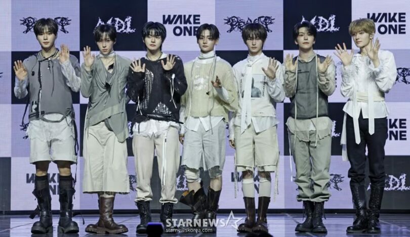 (c)STARNEWS