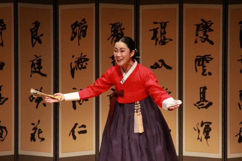 『興甫歌』完唱公演でパンソリを披露するアン・ソンミンさん＝大阪・吹田市メイシアター中ホールで2019年6月29日(c)KOREA WAVE