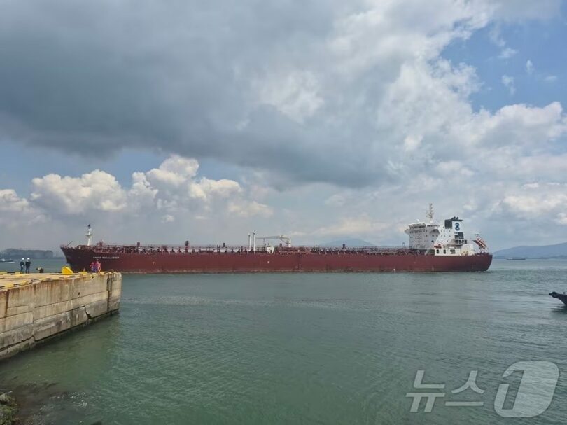 11日、全羅南道麗水の沙浦第2埠頭に入港した「ナビゲート・マカリスター」号(c)news1