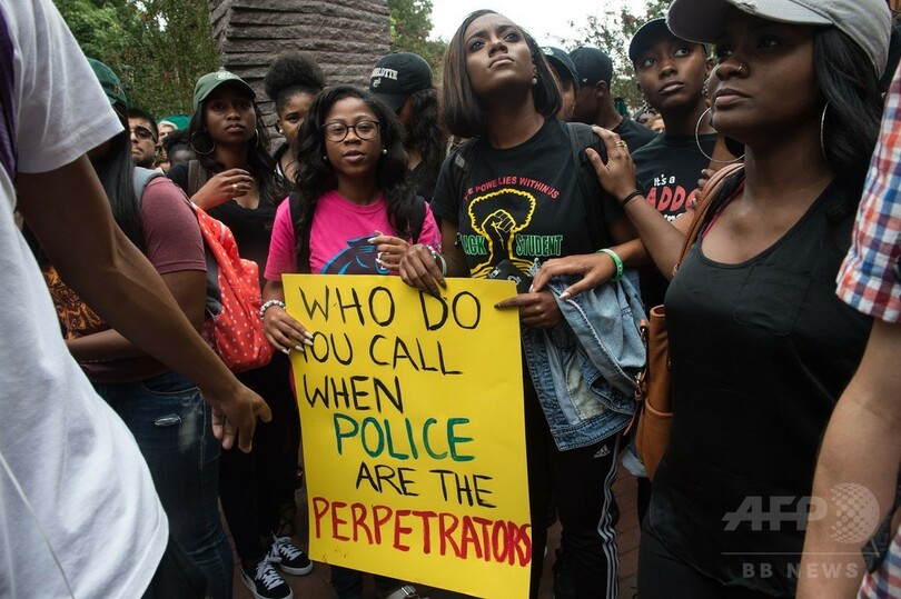 「撃たないで！」 米警察の黒人射殺、妻撮影の動画公開