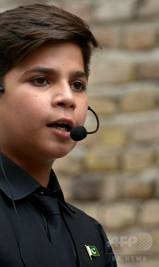 パキスタンが熱狂する11歳の「モチベーショナルスピーカー」は本物か？