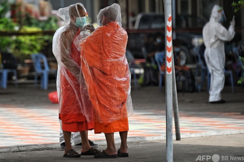 僧侶が患者出迎え 寺院をコロナ療養施設に転用 タイ バンコク 写真8枚 国際ニュース Afpbb News 僧侶が患者出迎え 寺院をコロナ療養施設に転用 タイ バンコク 写真8枚 国際ニュース Afpbb News