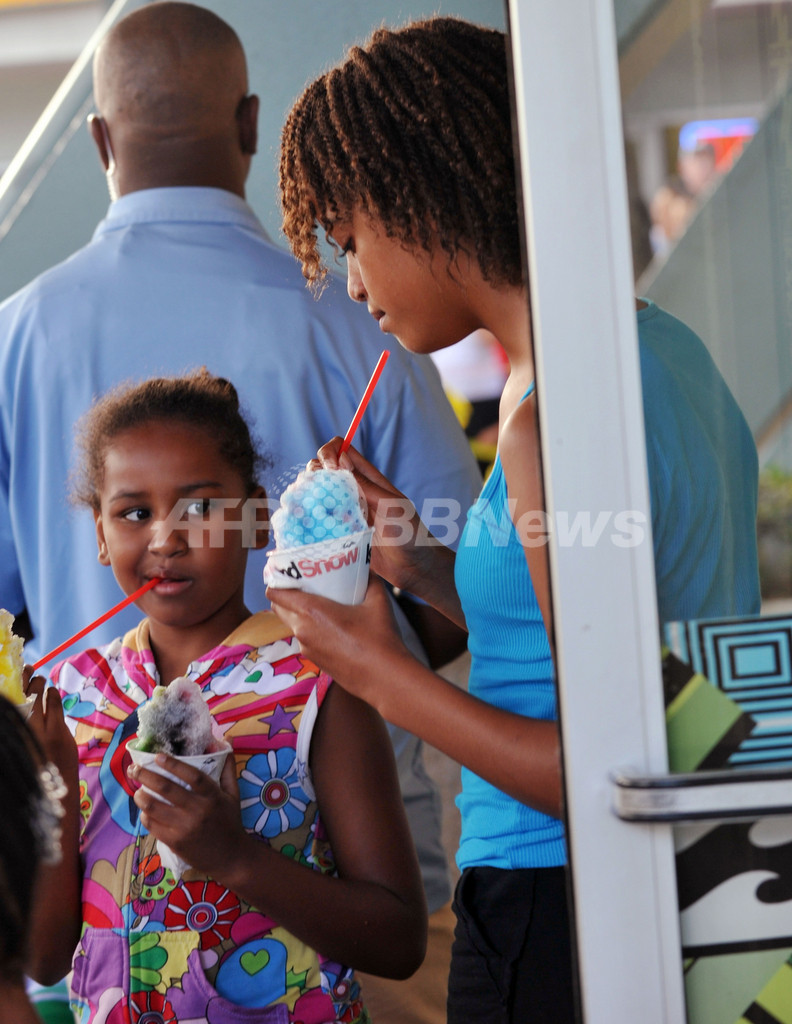 オバマ大統領一家、かき氷で楽しむハワイの休暇