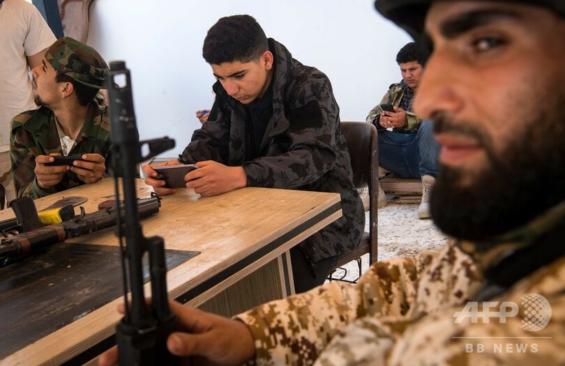 リビア首都攻防の死者が392人に 5万人が家追われる