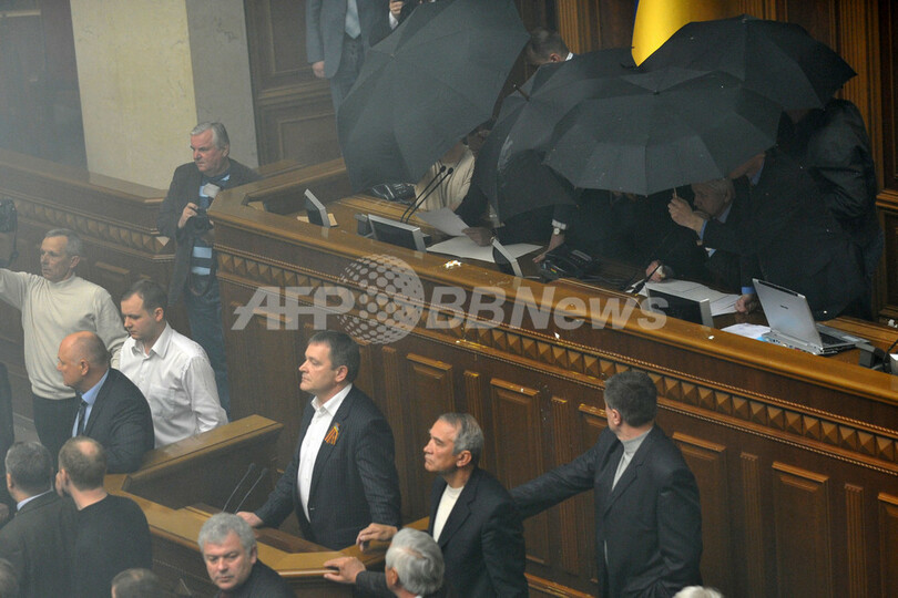 ウクライナ議会、露海軍の駐留期限延長で大パニックに