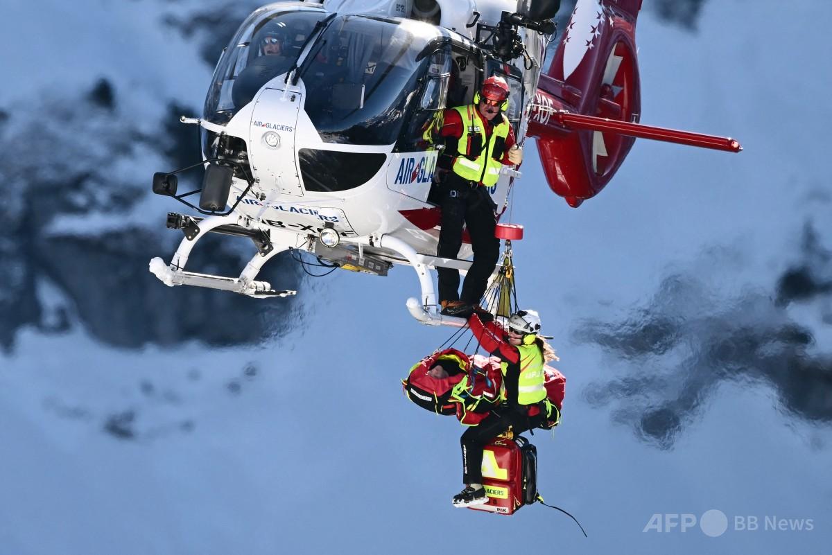 仏選手が激しく転倒、ヘリで搬送 アルペンW杯 写真3枚 国際ニュース