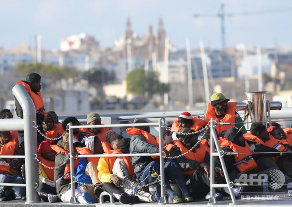 地中海で救助の移民 伊が受け入れ拒否 マルタに上陸 欧州4か国へ 写真8枚 国際ニュース Afpbb News