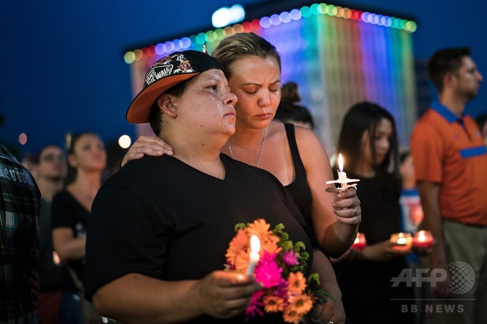 米オーランド銃乱射、現地で犠牲者の追悼集会 写真16枚 国際ニュース:AFPBB News