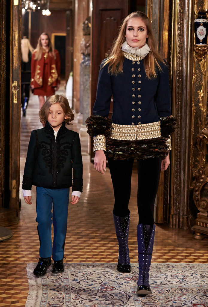 シャネル、“パリ－ザルツブルク” メティエダールコレクション発表