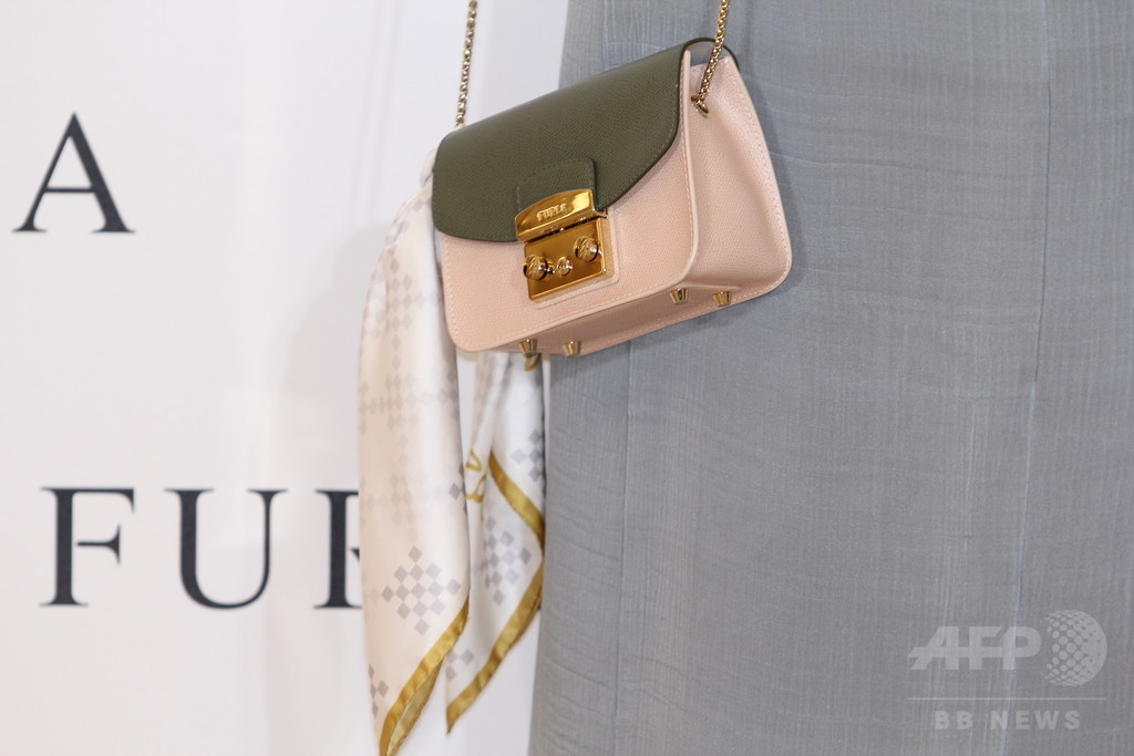 ローラ、「FURLA 銀座店」リニューアルオープンイベントに出席