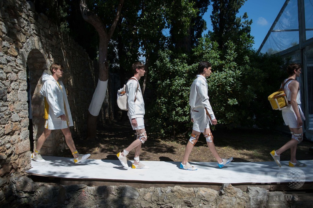 モード＆写真フェス審査委員長のK・ラガーフェルド、新人クリエーターに助言