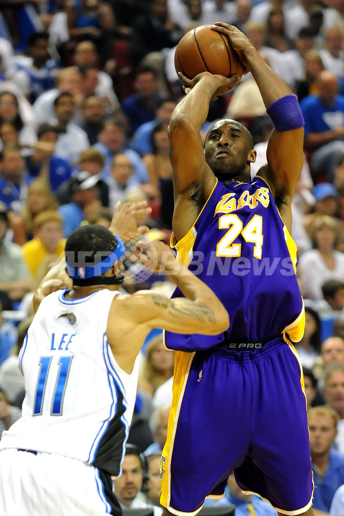 コービー・ブライアントが初のファイナルMVPに輝く、NBA