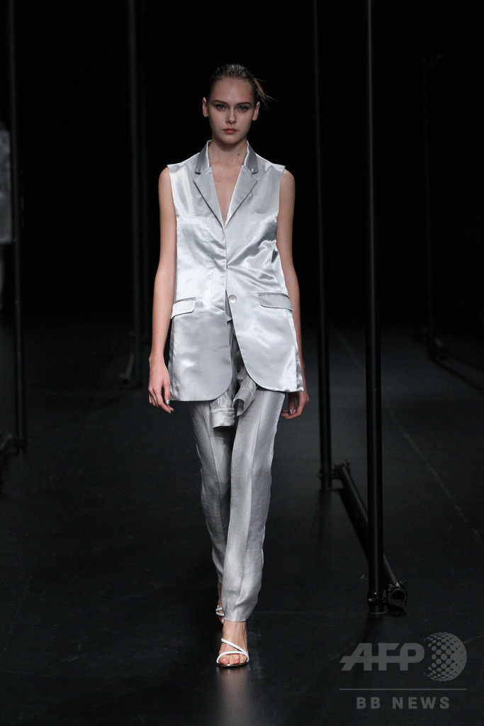 水銀の凝固点をタウンウェアで表現、「エー ディグリー ファーレンハイト」15年春夏