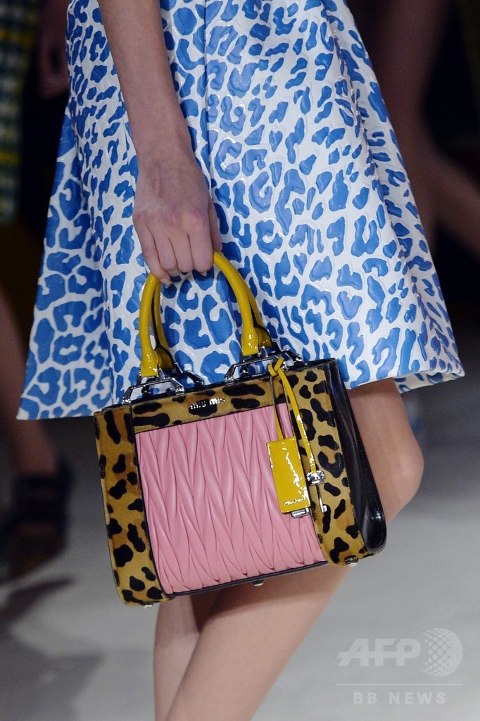 パリコレフィナーレには色鮮やかで心弾むショー、「ミュウミュウ」15/16秋冬