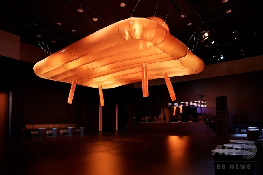 「ミュウミュウ」南青山店オープン、ショー＆パーティーを開催