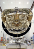 仏領ギアナのクールー（Kourou）にあるギアナ宇宙センターで行われた、観測衛星「プランク（Planck）」の動作試験（2009年撮影）。(c)AFP/CNES - ARIANESPACE - L. MIRA
