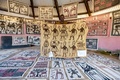 コートジボワール・ファカハの工房で作品を披露するアーティスト（2019年1月24日撮影）。(c)SIA KAMBOU / AFP