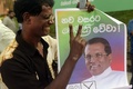 スリランカの主要都市コロンボ（Colombo）でマイトリパラ・シリセナ（Maithripala Sirisena）新大統領の就任を喜ぶ同氏の支持者（2015年1月9日撮影）。(c)AFP/Munir uz ZAMAN