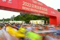 6日に行われた北京マラソンのスタートの様子（2022年11月6日撮影）。(c)WANG Gao/ AFP