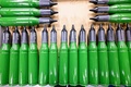 独ウンターリュスにある防衛大手ラインメタルの工場に置かれた砲弾（2024年2月12日撮影）。(c)FABIAN BIMMER / POOL / AFP