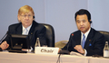 2008年3月15日、千葉県幕張（Makuhari）で開催されている、京都議定書（Kyoto Protocol）以後の温暖化対策を話し合う閣僚級会合（G20）で、共同議長を務める甘利明（Akira Amari）経済産業相（右）とオーストラリアのマーティン・ファーガソン（Martin Ferguson）産業・観光・資源相。(c)AFP/KAZUHIRO