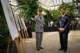天皇陛下、キュー王立植物園を訪問