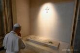 新教皇レオ14世、フランシスコ教皇の墓前で祈り