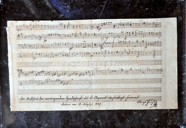 仏西部図書館で保管の楽譜、モーツァルト直筆の未発表曲と判明 写真3枚