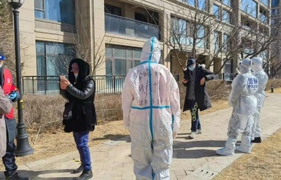 五輪卓球金メダリストの李暁霞さん コロナ対策のボランティアに変身 瀋陽市