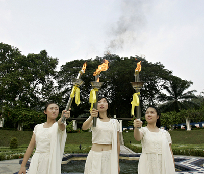 北京五輪に反対、「人権聖火リレー」