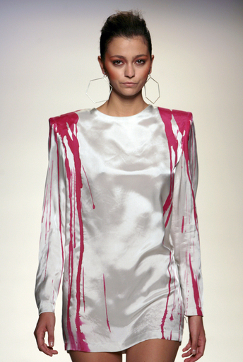 ＜08年春夏パサレラ・シベレス＞カルメン・マルチェ 、新作を発表